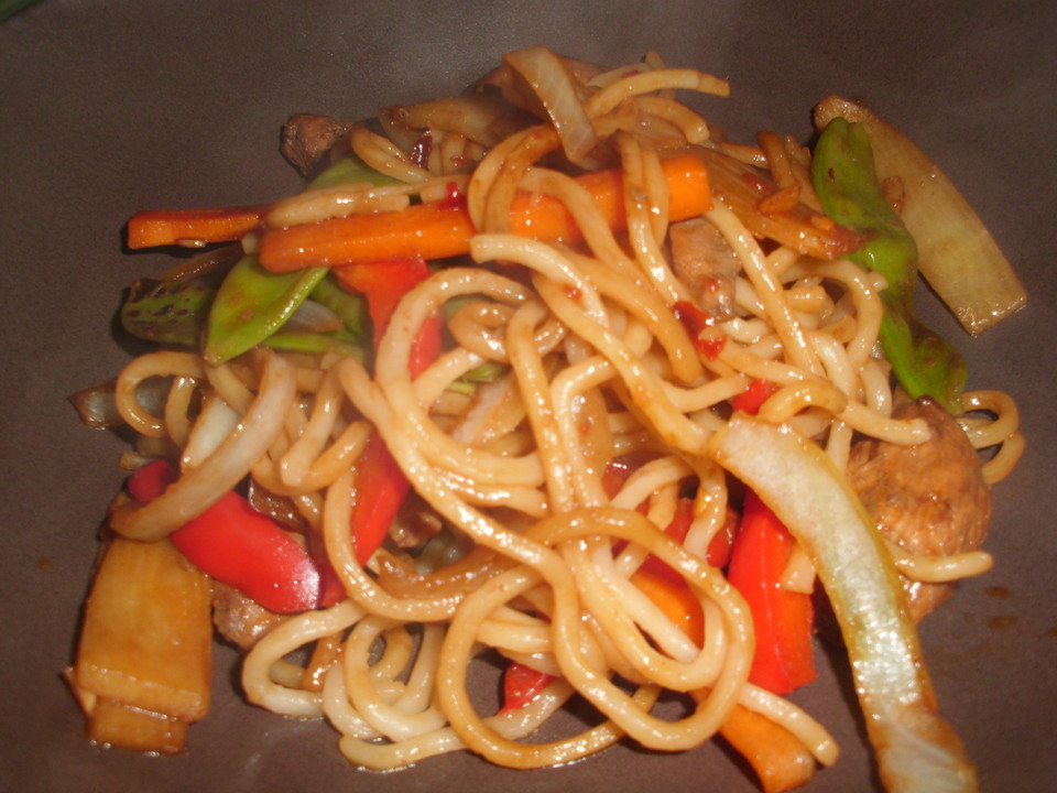 Gebratene Nudeln mit Huhn und Gemüse | Chefkoch.de