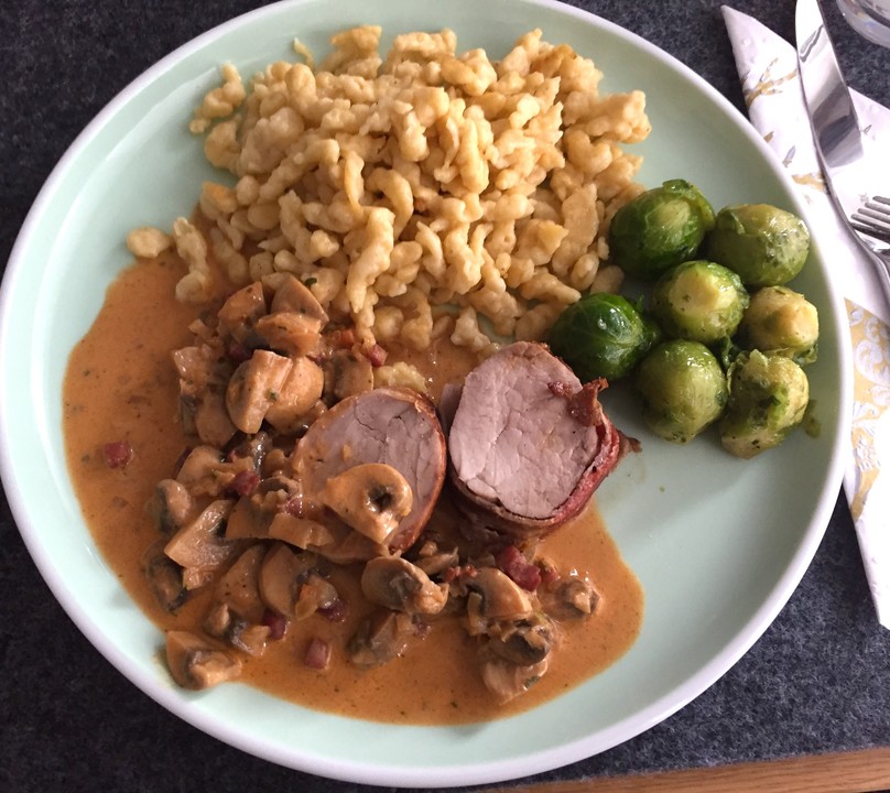 NT - Schweinefilet im Speckmantel mit Champignons und Spätzle von ...