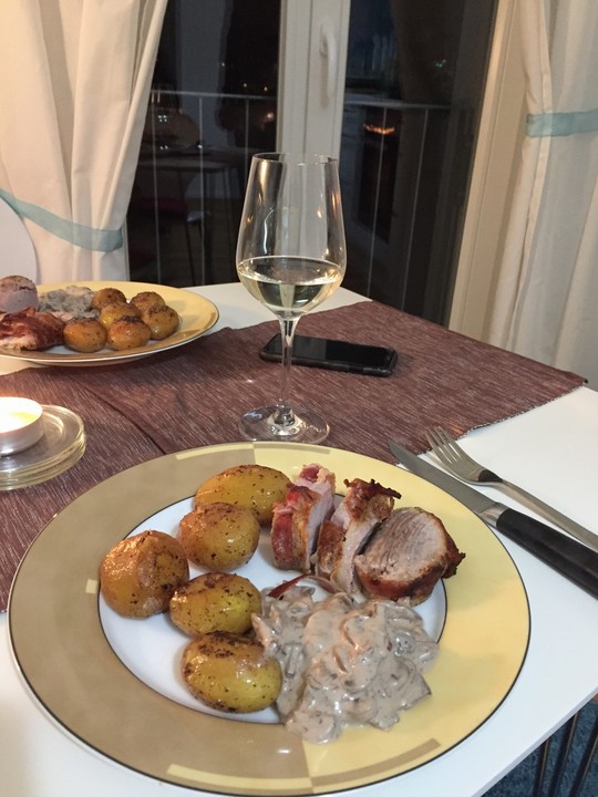 NT - Schweinefilet im Speckmantel mit Champignons und Spätzle von ...