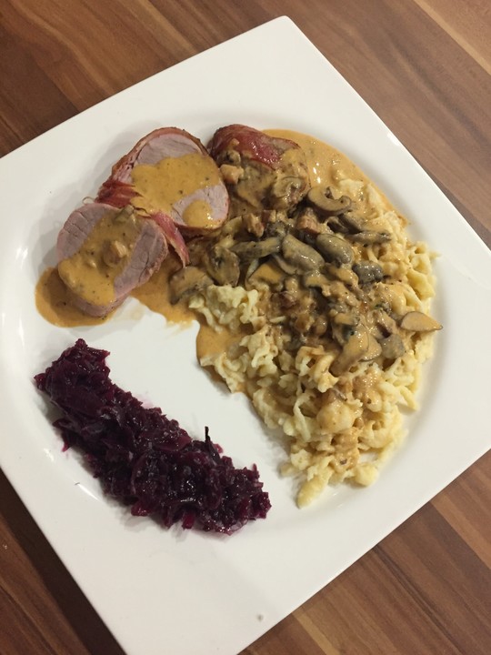 NT - Schweinefilet im Speckmantel mit Champignons und Spätzle von ...