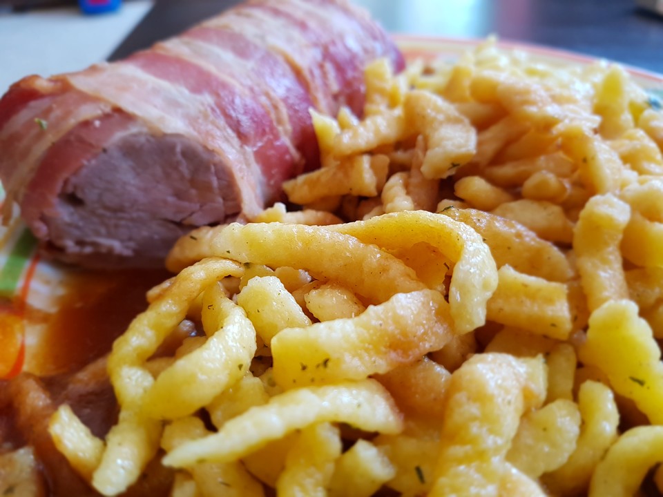 NT - Schweinefilet im Speckmantel mit Champignons und Spätzle von ...