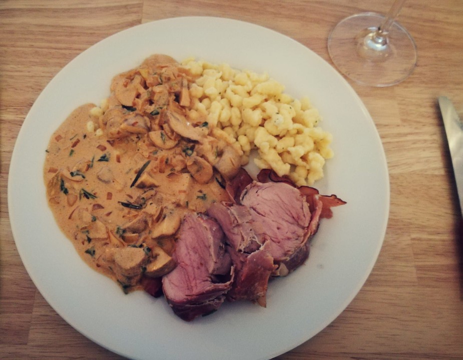 NT - Schweinefilet im Speckmantel mit Champignons und Spätzle von ...