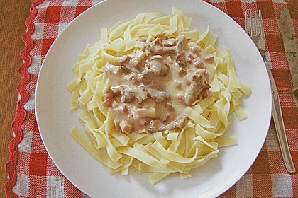 Bandnudeln mit Pfifferlingsauce 10