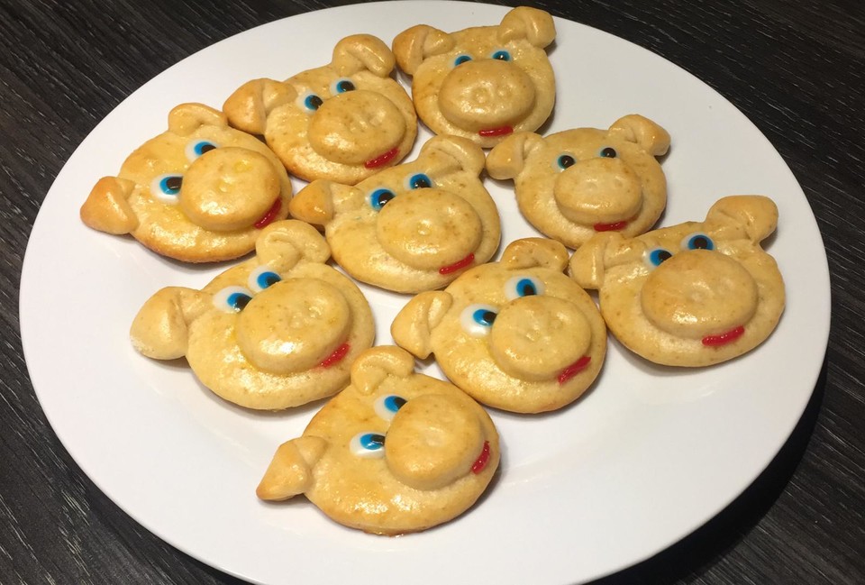 Glücksschweinchen aus Quark - Öl - Teig von sanijo | Chefkoch.de