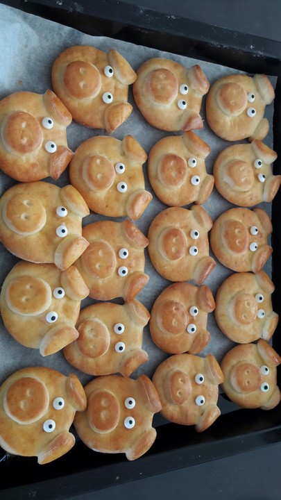 Glücksschweinchen aus Quark - Öl - Teig von sanijo | Chefkoch.de