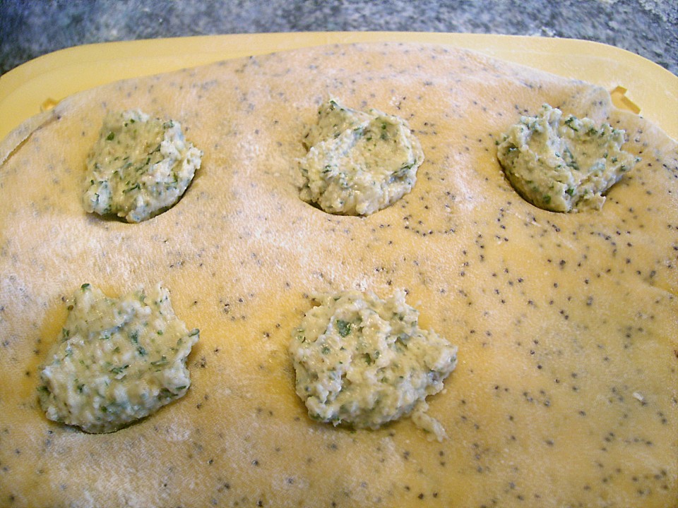 Mohn - Ravioli mit Walnuss - Mandel - Käse - Füllung von Bine66 ...