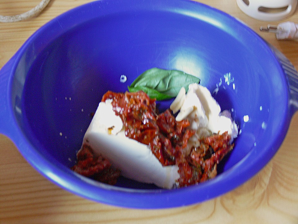 Frischkäse - Aufstrich mit getrockneten Tomaten und Basilikum von ...