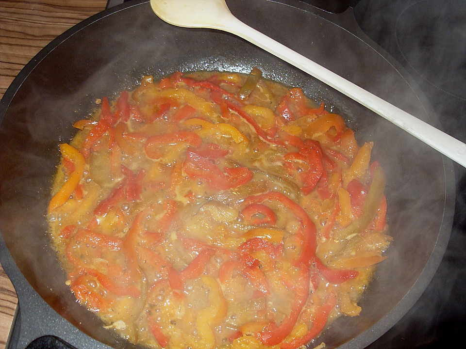 Putensteaks an Paprika - Sahne - Soße von Maja72 | Chefkoch.de