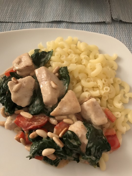 Hähnchengeschnetzeltes in Spinat - Sahne - Soße von taliafee | Chefkoch.de