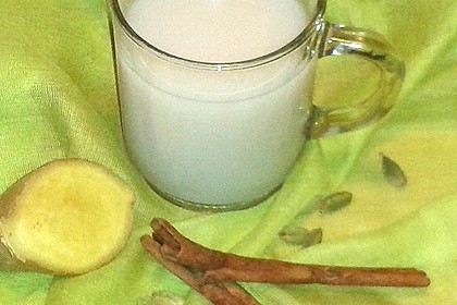 Ingwer - Zimt - Kardamom - Tee mit Milch und Honig 10