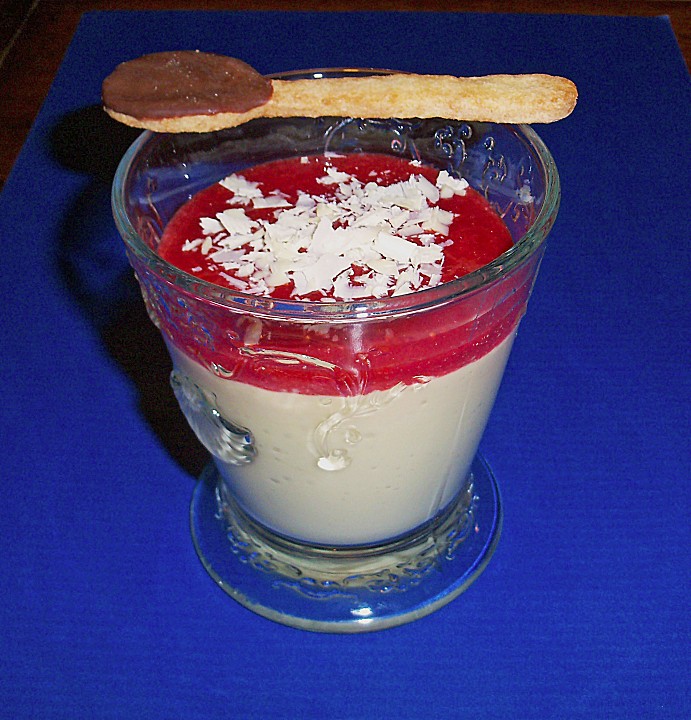 Mangomousse mit Erdbeersoße und weißer Schokolade von Imme121 | Chefkoch.de