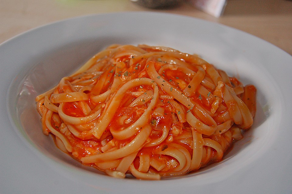 Italienische Nudeln Mit Soße — Rezepte Suchen