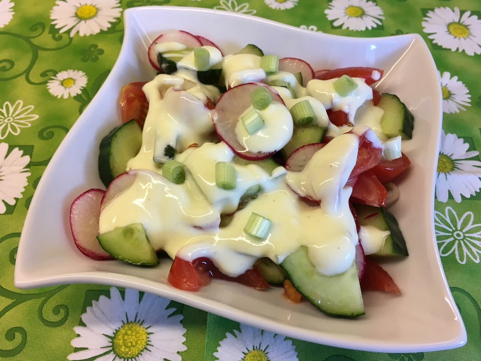 Gurken - Tomaten - Radieschen - Salat von Kasumi-chan | Chefkoch.de