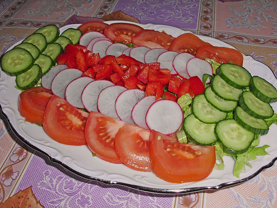 Gurken - Tomaten - Radieschen - Salat von Kasumi-chan | Chefkoch.de