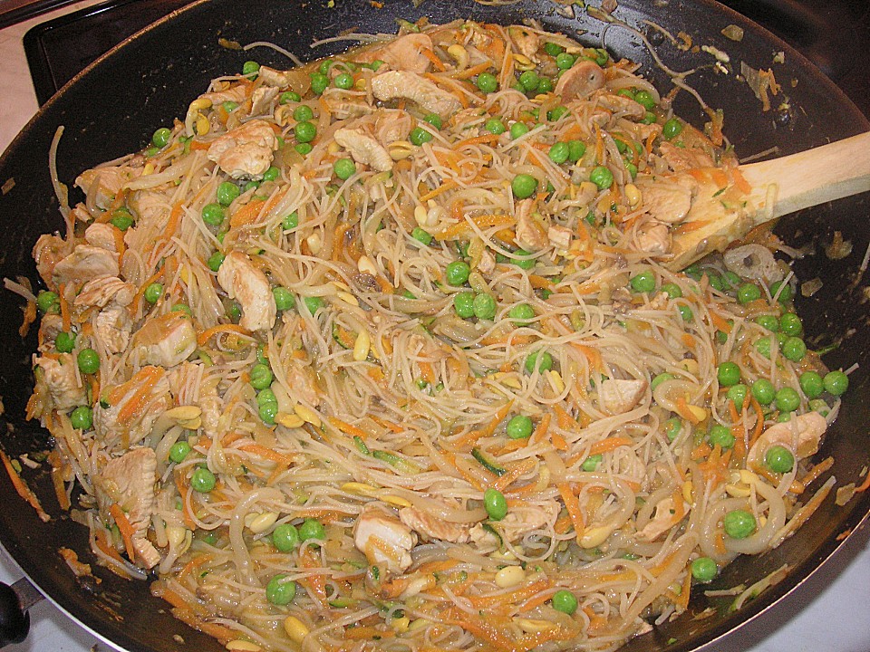 Grünes Thaicurry mit Reisnudeln und Gemüse von spheric.galatea ...