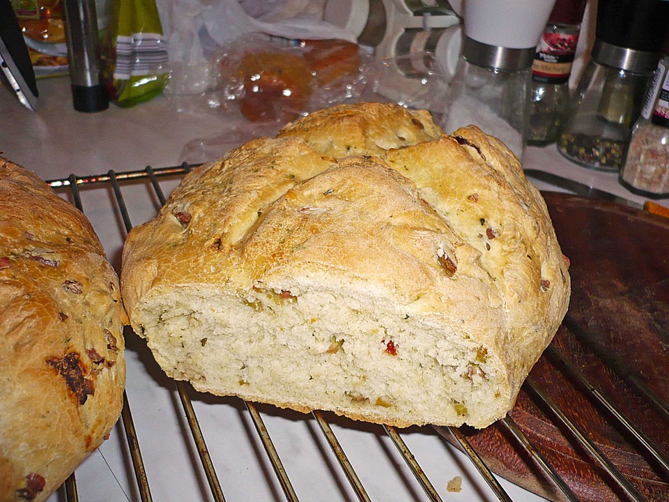 Brot mit Oliven und getrockneten Tomaten von Pumpkin-Pie | Chefkoch.de