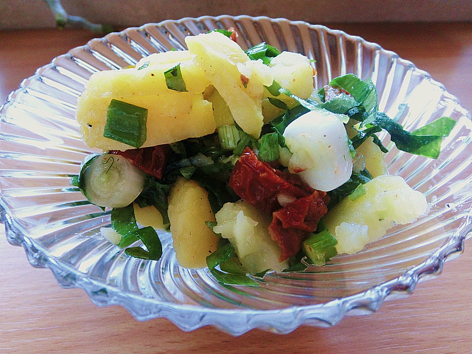 Kartoffelsalat mit Bärlauch und getrockneten Tomaten von ManuGro ...