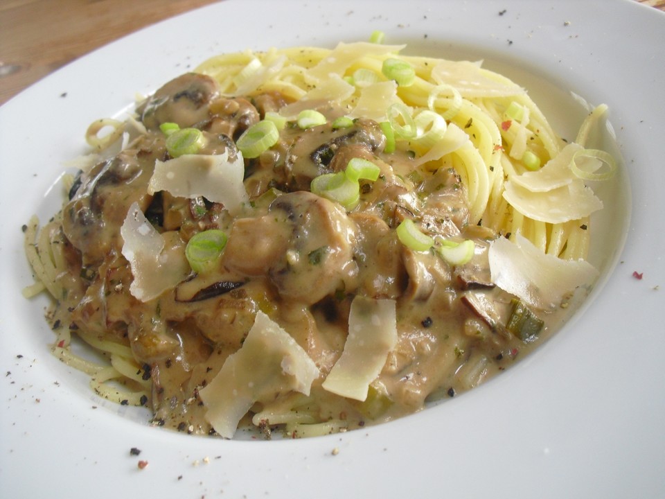 Spaghetti mit Steinpilz-Champignon-Sahnesauce von ufaudie58 | Chefkoch.de