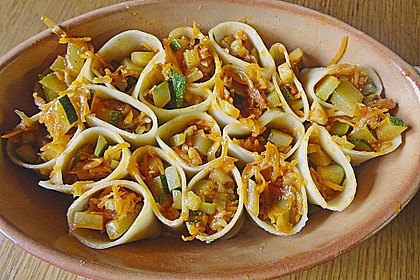 Gefüllte Nudeln mit Gemüseragout und Mozzarella überbacken 6