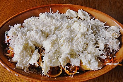 Gefüllte Nudeln mit Gemüseragout und Mozzarella überbacken 7
