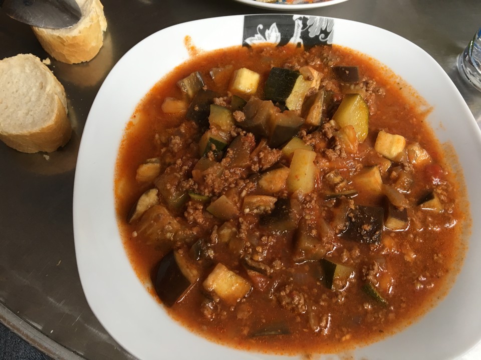 Türkischer Zucchini - Auberginen - Eintopf mit Tatar von dagli ...