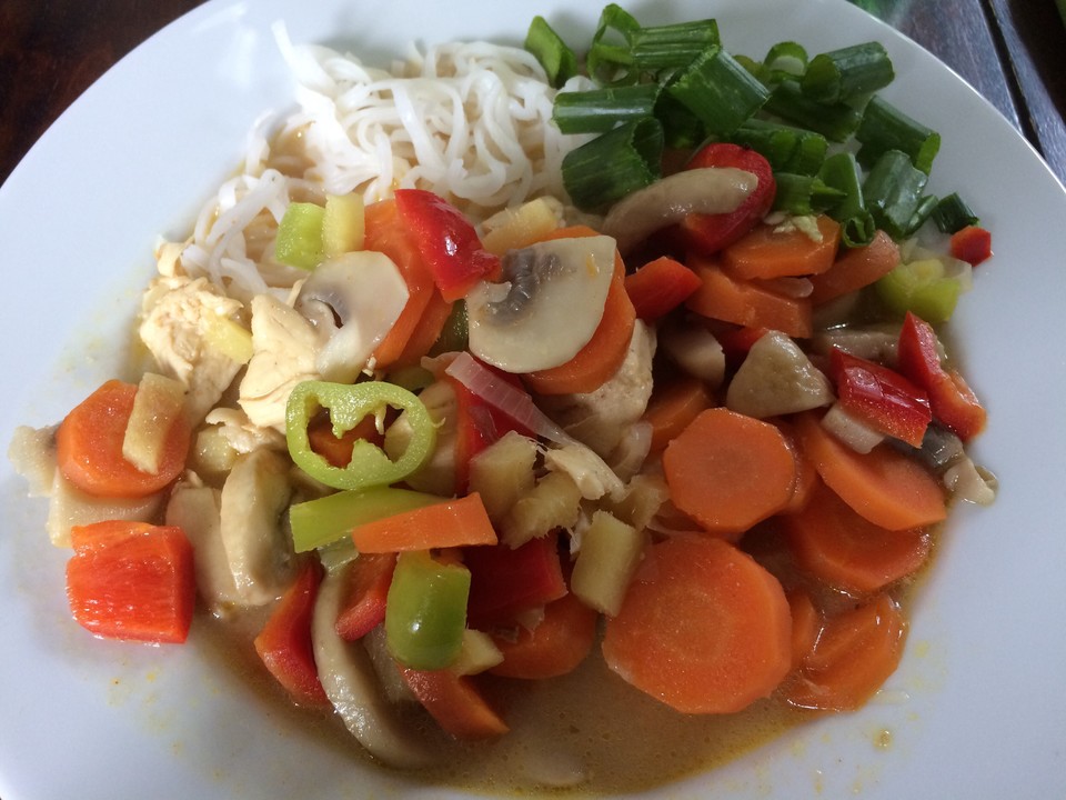 Pikante Thai Suppe mit Kokos und Hühnchen von mila_d | Chefkoch.de