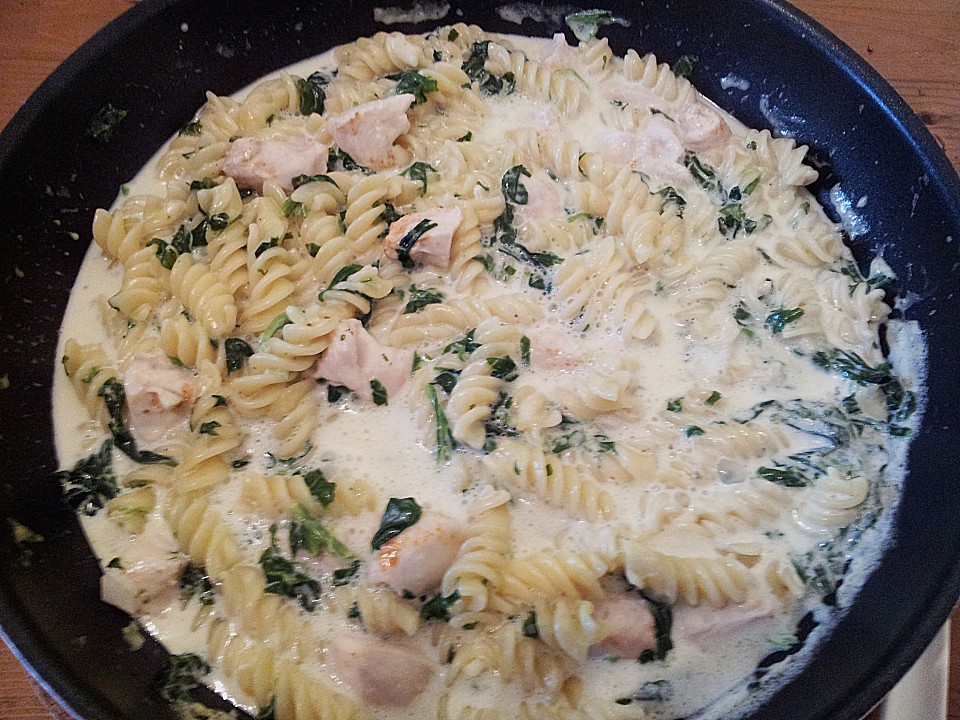 Leckere Nudeln mit Gorgonzola - Spinat und Hähnchenfilet von Jules86 ...