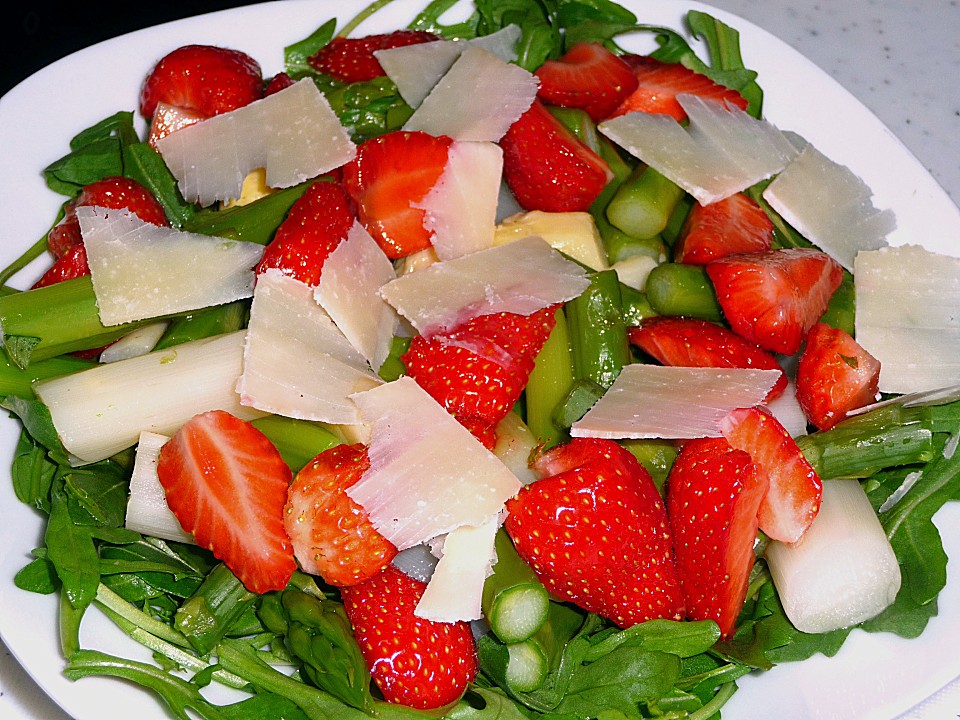 Spargel - Erdbeer - Salat mit Rucola und Pamesan von chica* | Chefkoch.de