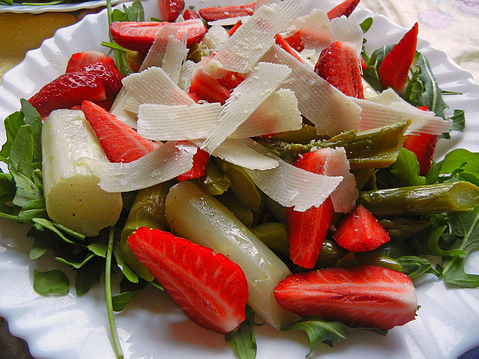 Spargel - Erdbeer - Salat mit Rucola und Pamesan von chica* | Chefkoch.de