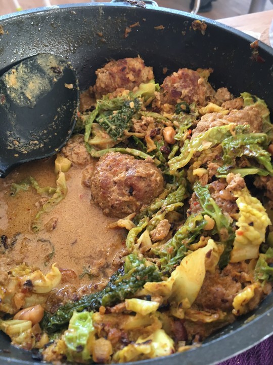 Curry - Erdnuss - Bällchen mit Wirsing von Stephs-box | Chefkoch.de