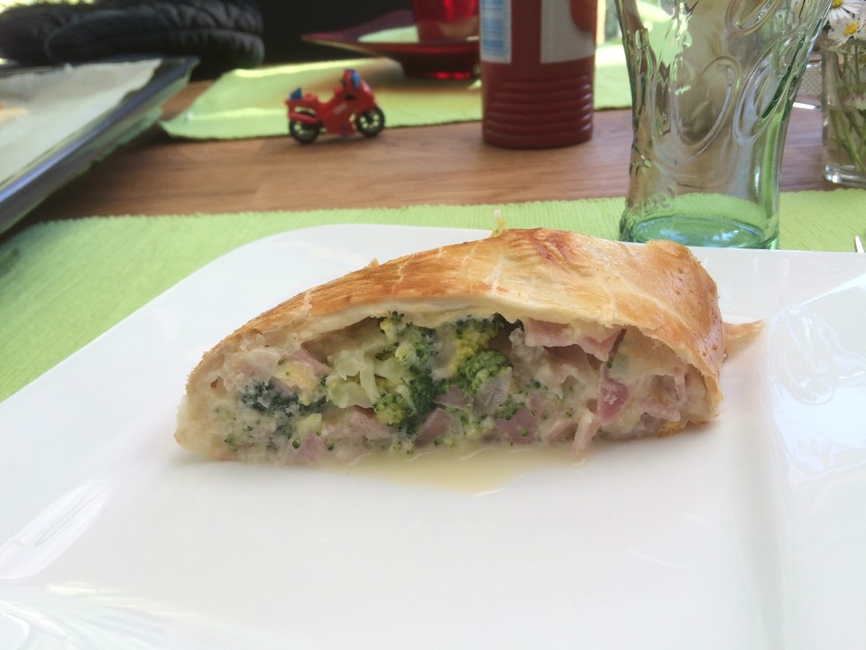 Brokkoli - Blätterteig - Strudel von schatziiputzi | Chefkoch.de