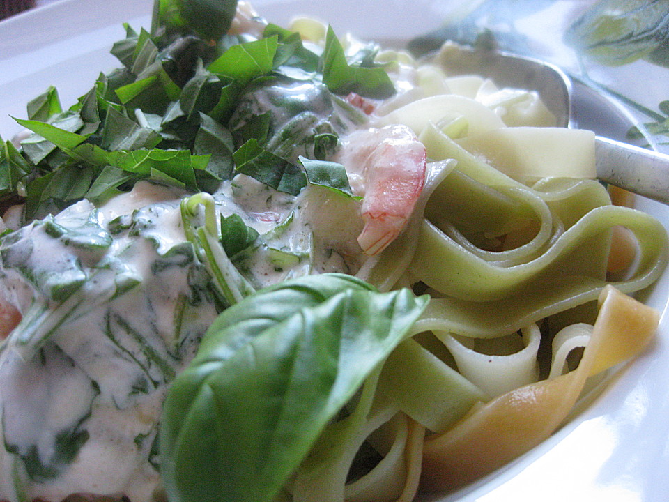 Nudeln mit scharfer Rucola - Shrimps - Soße von GourmetKathi | Chefkoch.de