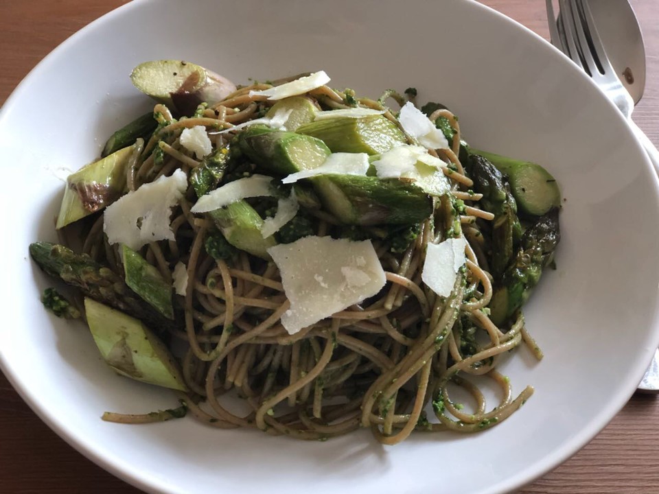 Spaghetti mit gebratenem Spargel und Bärlauchpesto von brigschi ...
