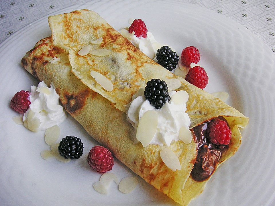 Ein Stapel von Schoko-Mandel-Crepes