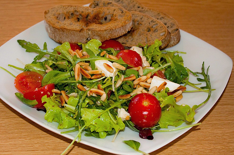 Mediterraner Salat mit Mini - Mozzarella von lx2 | Chefkoch.de