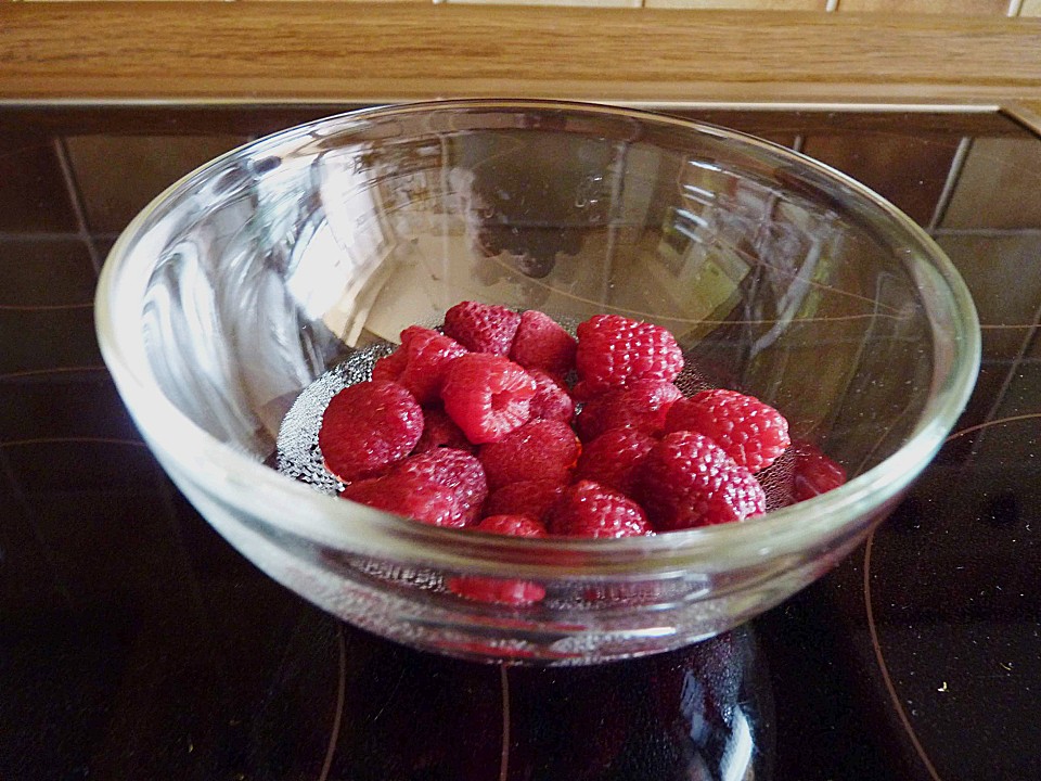 Vanilleeis mit heißen Himbeeren von jonas1210 | Chefkoch.de