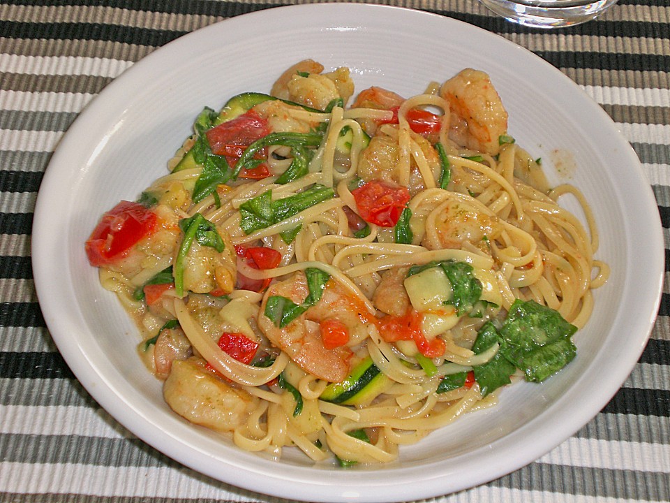 Sommerliche Pasta mit Garnelen, Tomaten und Rucola von PetitZebre ...