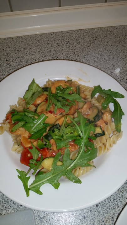 Sommerliche Pasta mit Garnelen, Tomaten und Rucola von PetitZebre ...