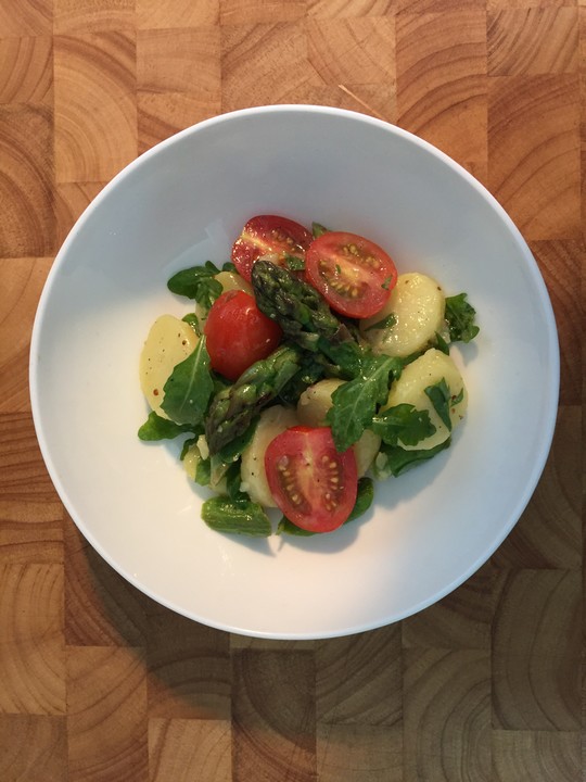 Spargel - Kartoffel - Salat mit Rucola und Tomaten von polyrisos ...