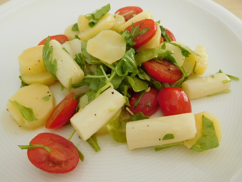 Spargel - Kartoffel - Salat mit Rucola und Tomaten von polyrisos ...