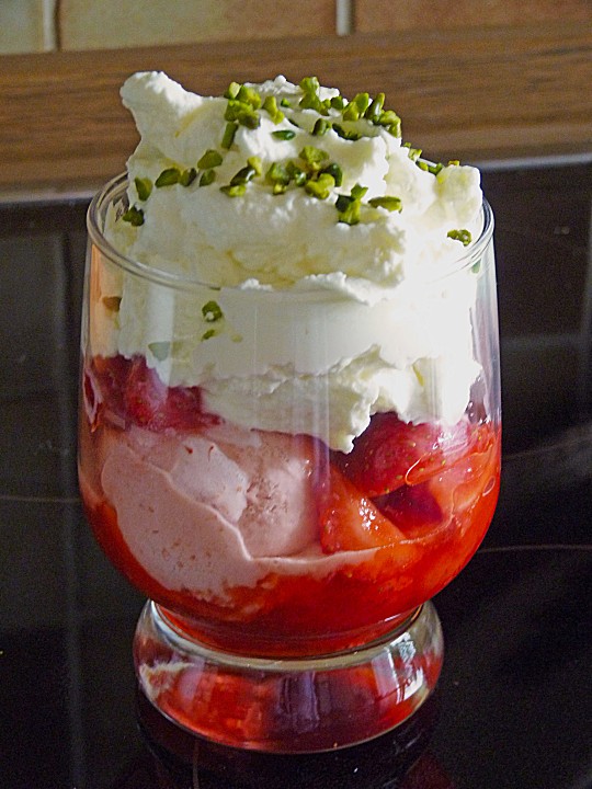 Erdbeer Schokoladen Eisbecher - Rezepte Suchen