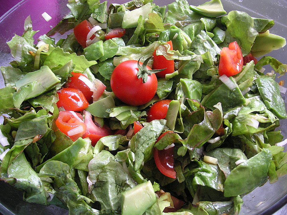 Blattsalat mit Avocado und Tomaten von EyesWideShut13 | Chefkoch.de