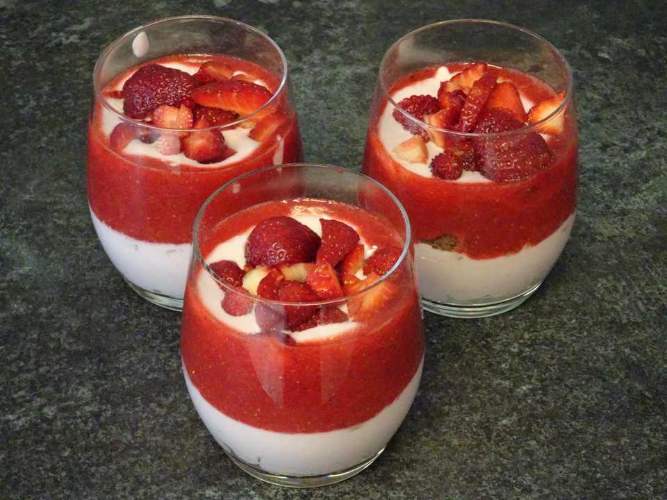 Erdbeeren mit Amarettini und Mascarpone - Quark - Creme von mima53 ...