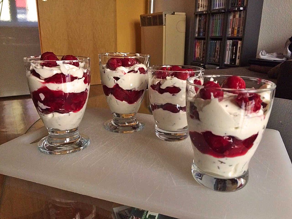 Stracciatella - Kirsch - Becher von ricisimo | Chefkoch.de