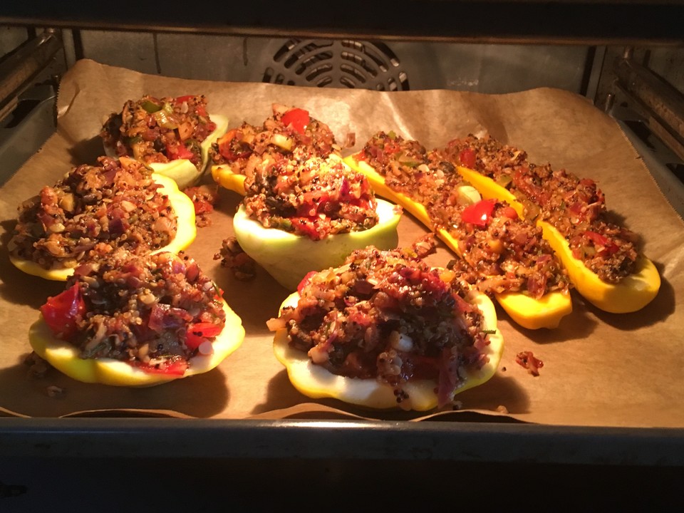 Vegetarisch gefüllte Zucchini mit Quinoa und Ahornsirup von -Raspberry ...