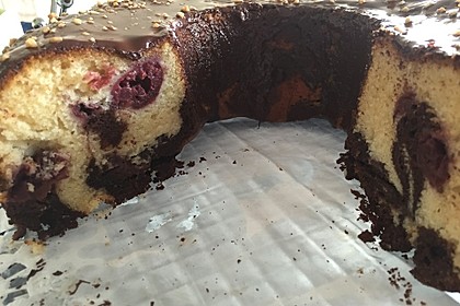 Marmorkuchen mit Kirschen