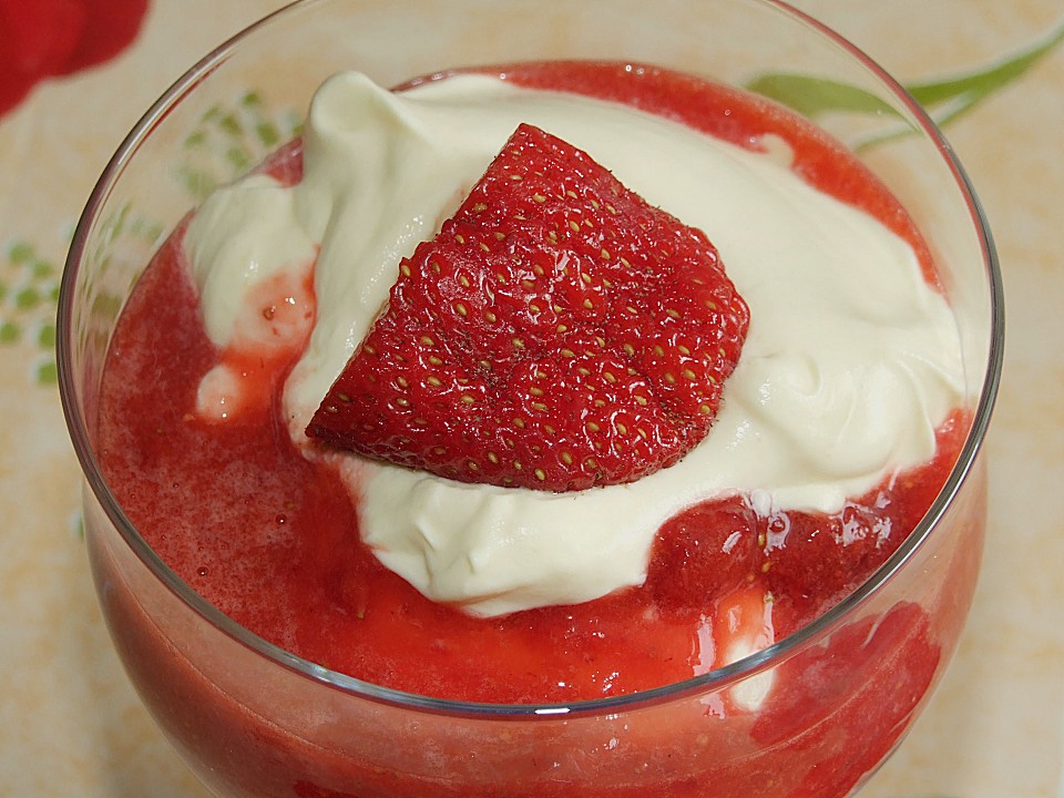 Erdbeeren mit Vanille - Eierlikör - Creme von machal | Chefkoch.de