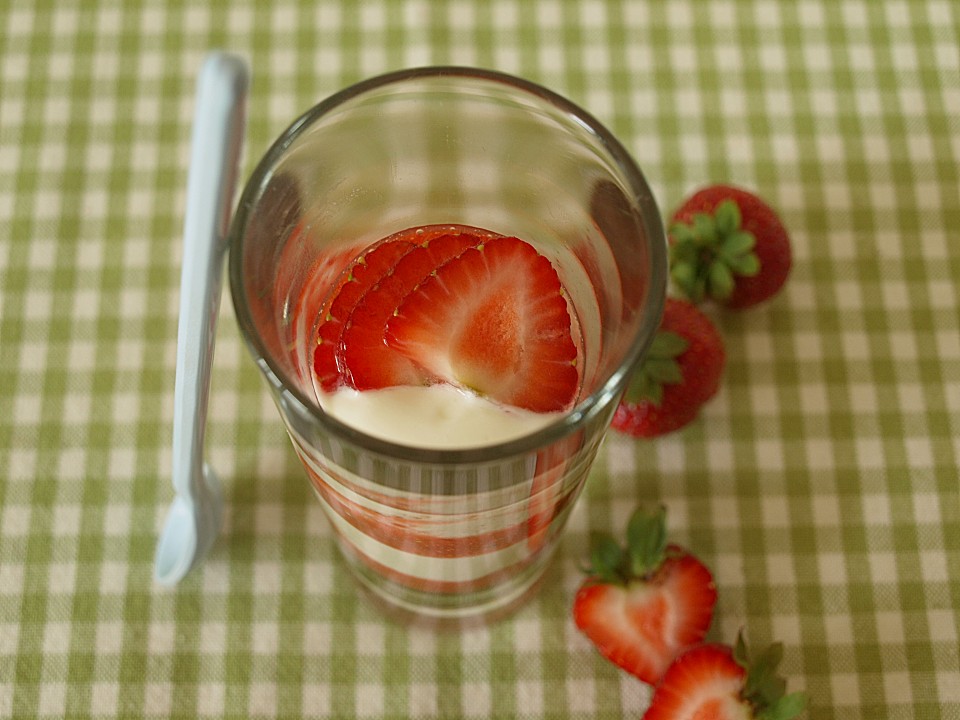 Erdbeeren mit Vanille - Eierlikör - Creme von machal | Chefkoch.de