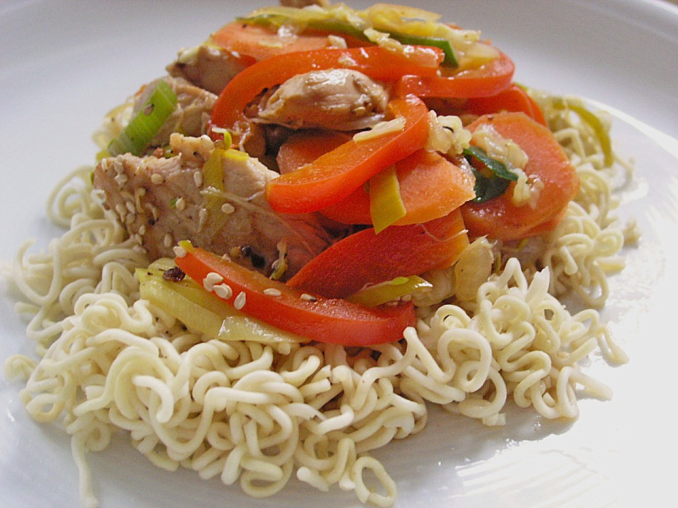 Asiatische Gemüse - Pfanne mit Hähnchen von kaliorexi | Chefkoch.de