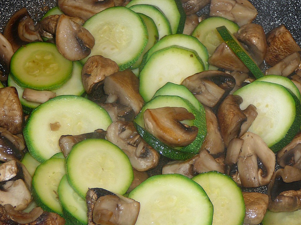 Schnelle Champignon - Zucchini Pfanne Von Lariane | Chefkoch.de